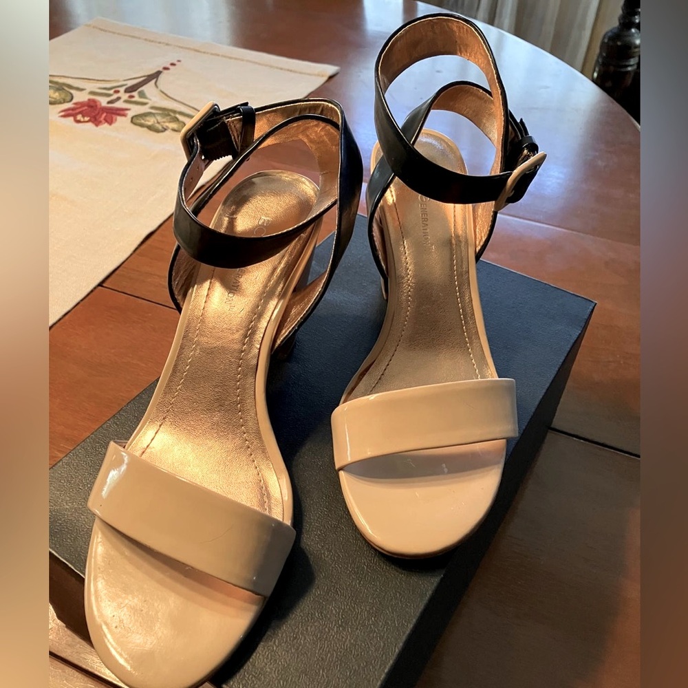 BCBG strappy sandals W8